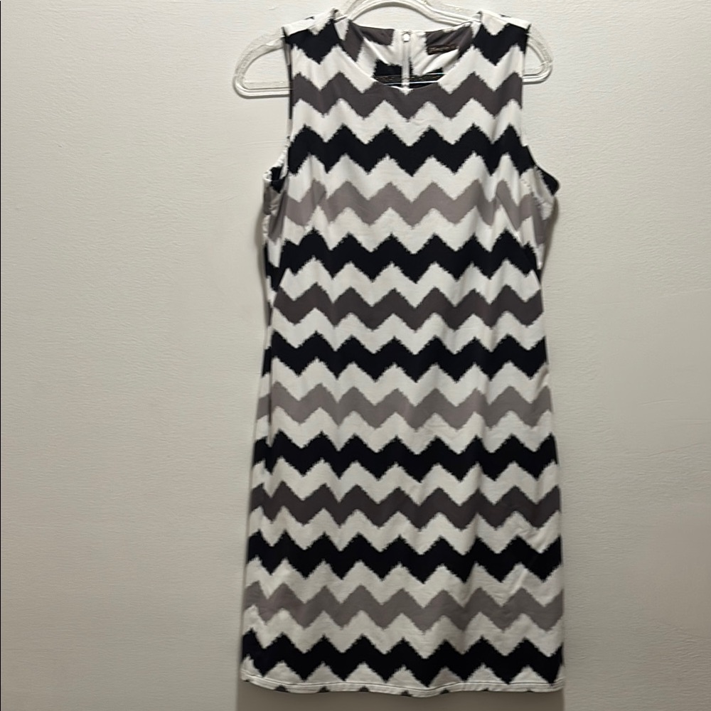 J. McLaughlin Black, Gray and White Chevron Sleeveless Dress- Size Large